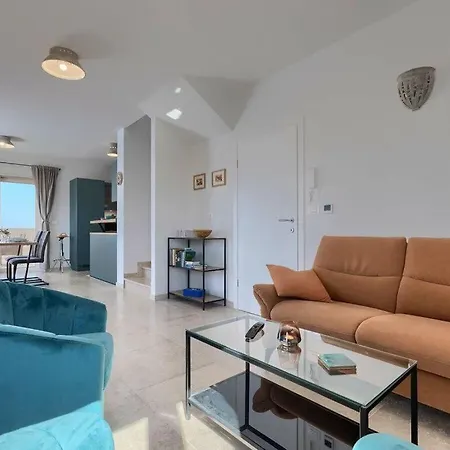 Lisetta Comfortable Holiday Villa Višnjan