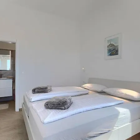 Lisetta Comfortable Holiday Villa Višnjan