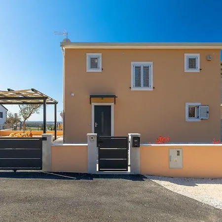 Lisetta Comfortable Holiday Villa *