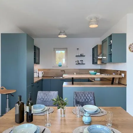 Lisetta Comfortable Holiday Villa Višnjan