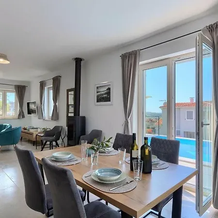 Lisetta Comfortable Holiday Villa Višnjan