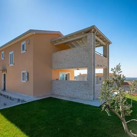 Lisetta Comfortable Holiday Villa