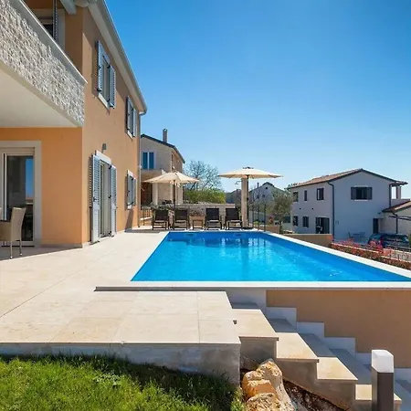 Villa Lisetta Comfortable Holiday Višnjan