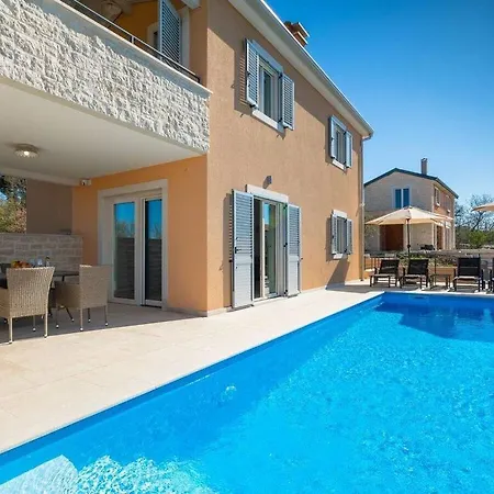 Lisetta Comfortable Holiday Villa *