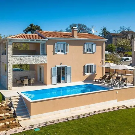 Villa Lisetta Comfortable Holiday Višnjan